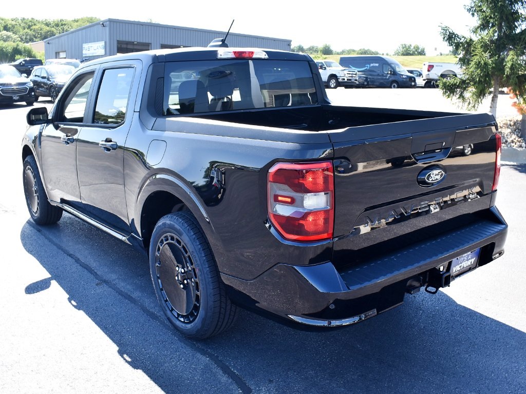 2025 Ford Maverick photo 2