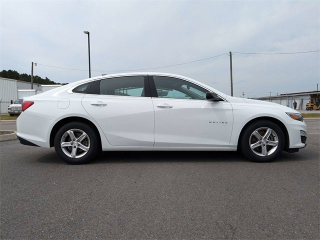 2022 Chevrolet Malibu LS photo 3