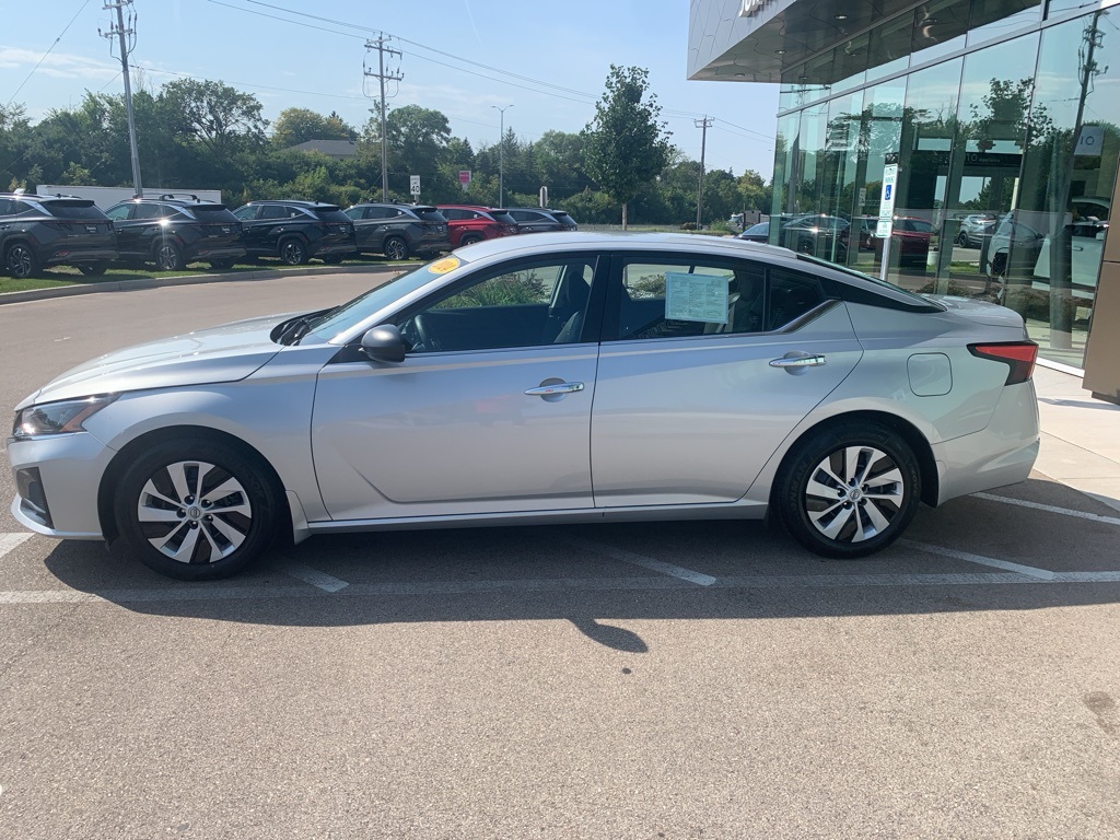 Used 2024 Nissan Altima S with VIN 1N4BL4BV0RN427653 for sale in Menomonee Falls, WI