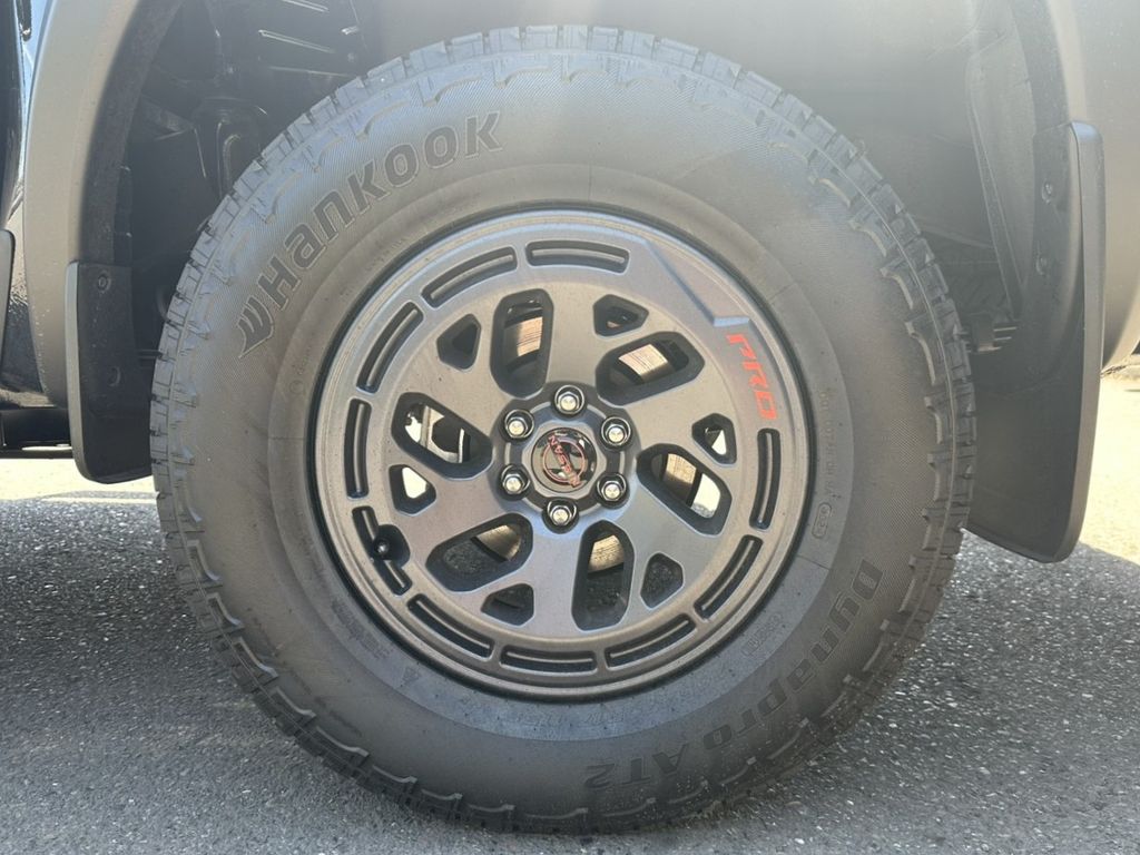 2025 Nissan Frontier PRO-4X photo 12