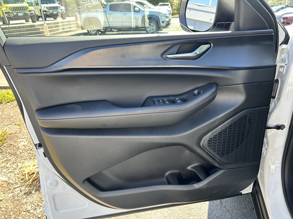 2025 Jeep Grand Cherokee Laredo X photo 9