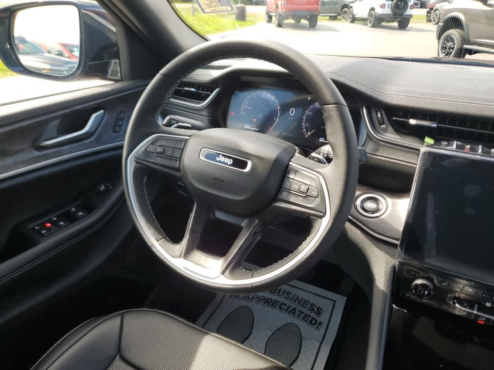 2025 Jeep Grand Cherokee Limited photo 15