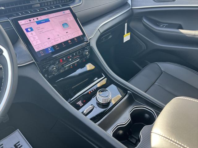 2025 Jeep Grand Cherokee Limited photo 12
