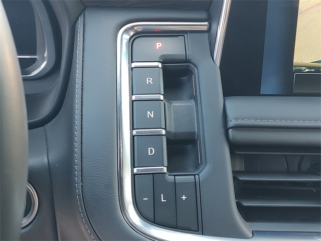 2023 Chevrolet Suburban Z71 photo 18