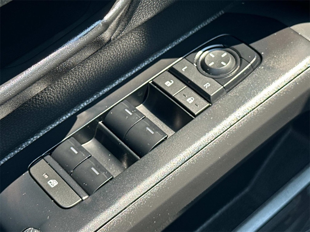 2025 Toyota Tacoma SR5 photo 27