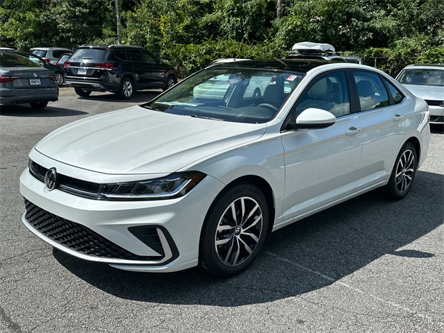 2025 Volkswagen Jetta SE photo 3