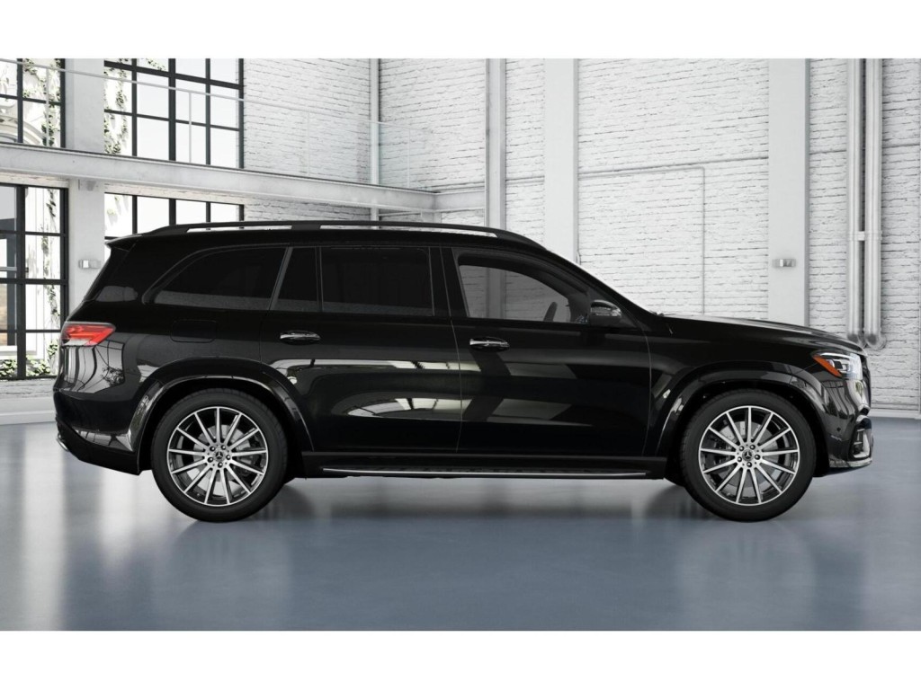 2026 Mercedes Benz GLS 450 4MATIC photo 2