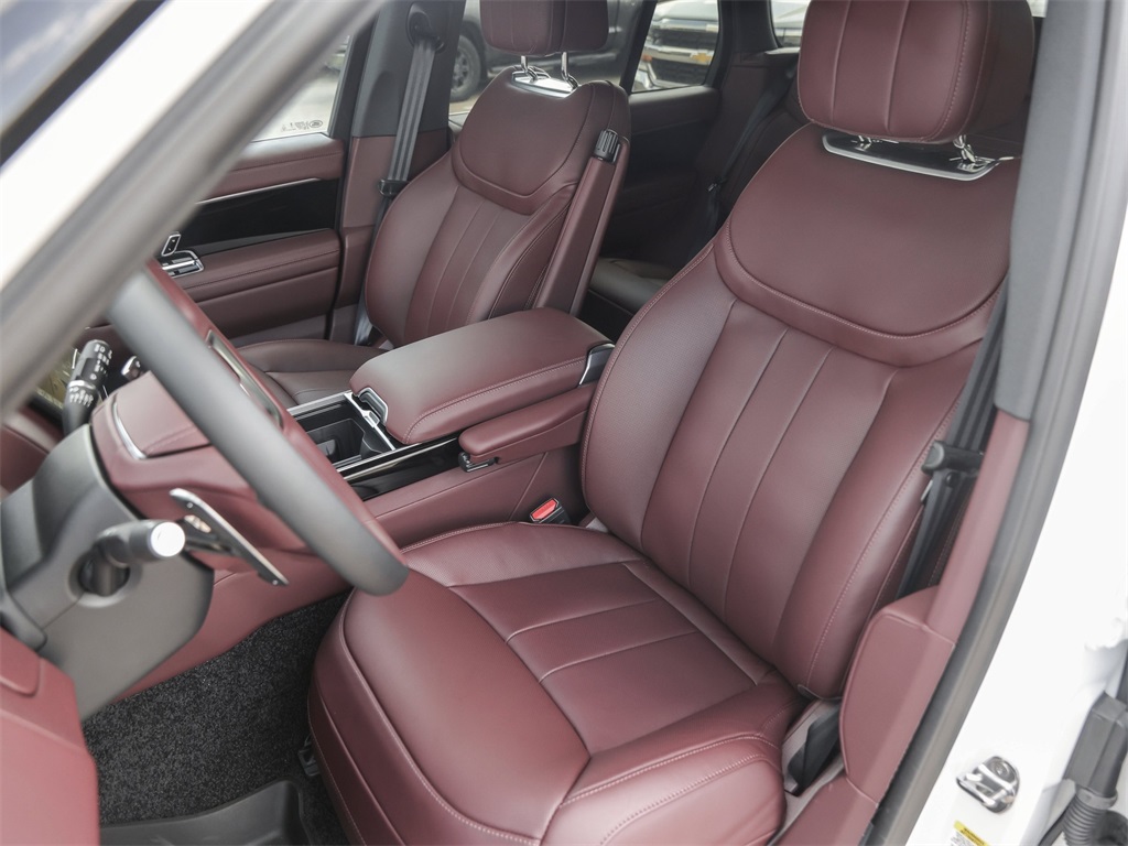 2025 Land Rover Range Rover SE photo 11