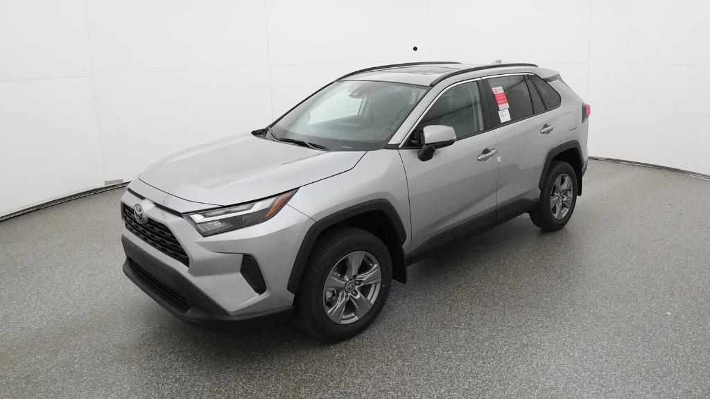 2025 Toyota RAV4 XLE's photo