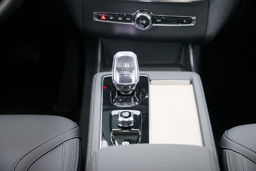 2025 VOLVO XC90 - Image 28
