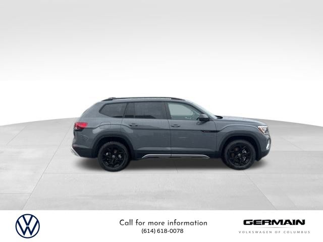 2025 Volkswagen Atlas Peak Edition SE photo 3