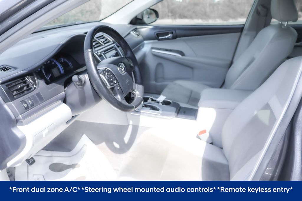 2014 Toyota Camry Hybrid LE photo 3