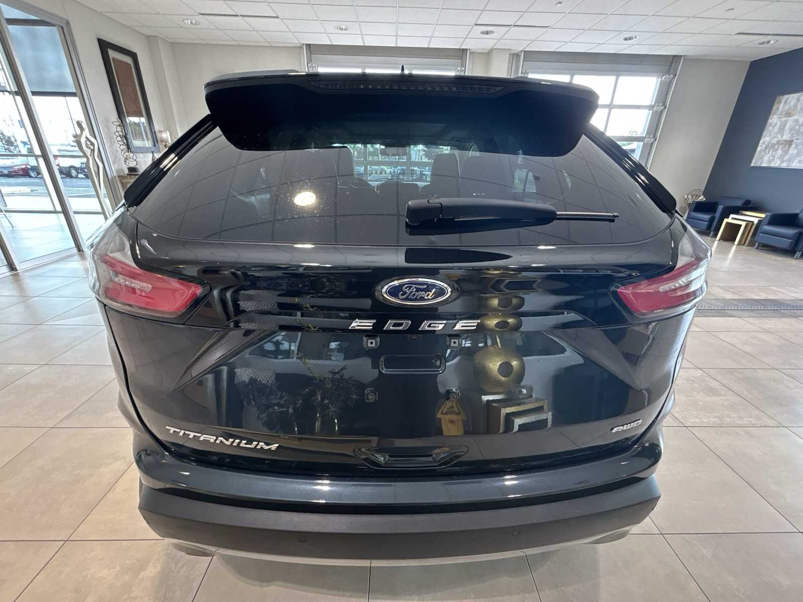 2024 Ford Edge Titanium photo 4