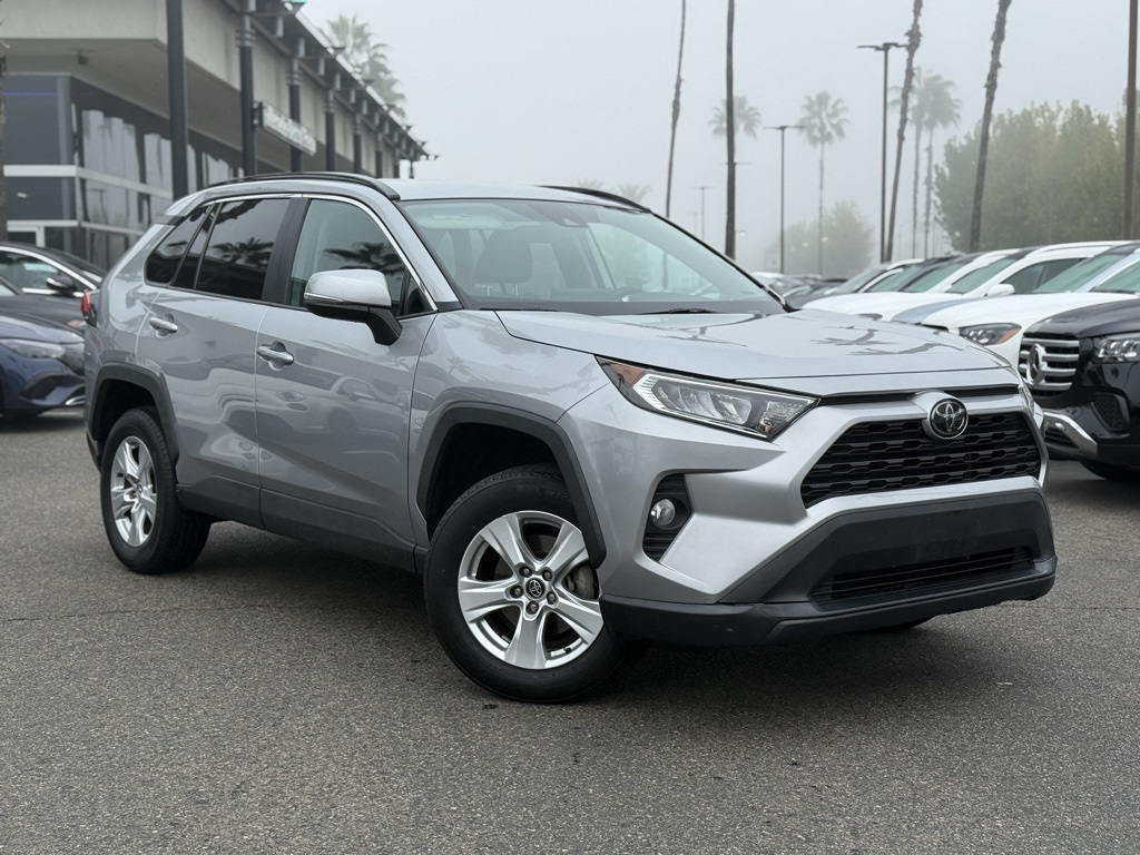 2020 Toyota RAV4 XLE's photo