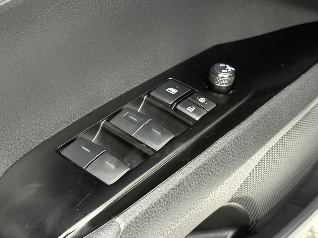 2025 Toyota Camry SE photo 11
