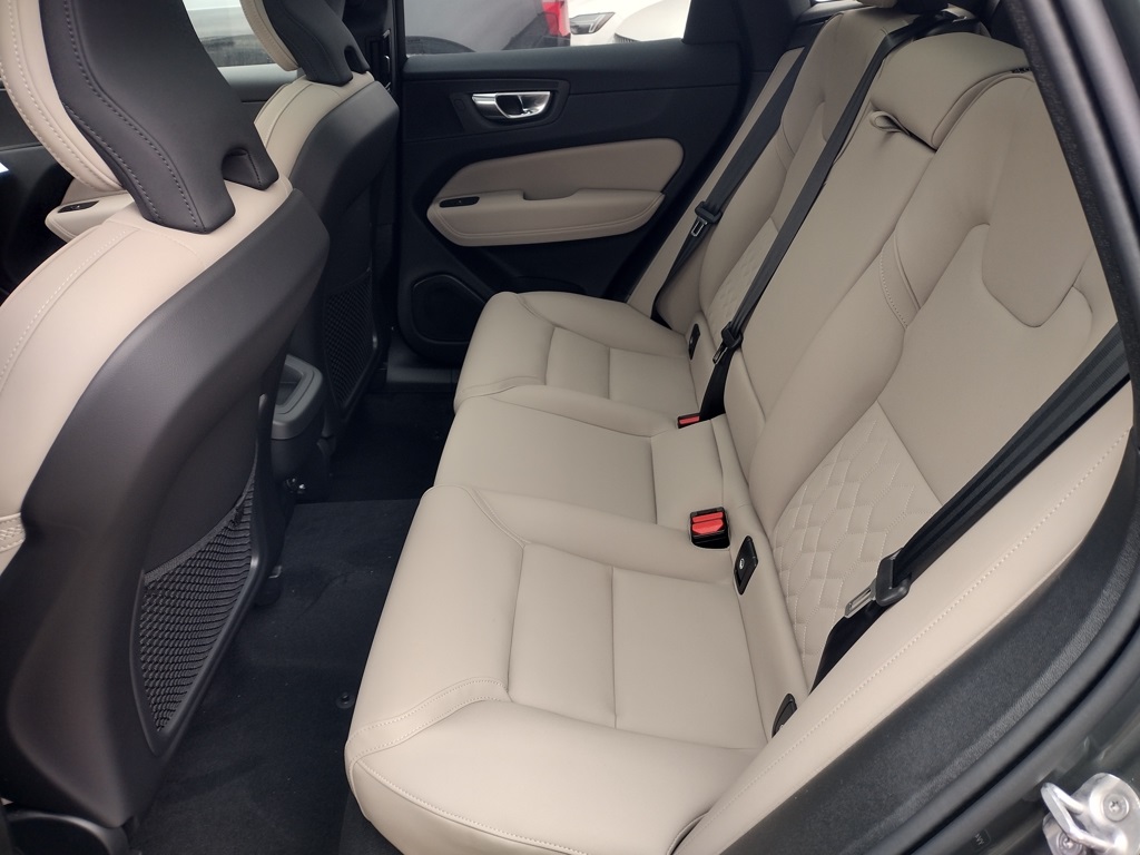 2026 VOLVO XC60 - Image 18