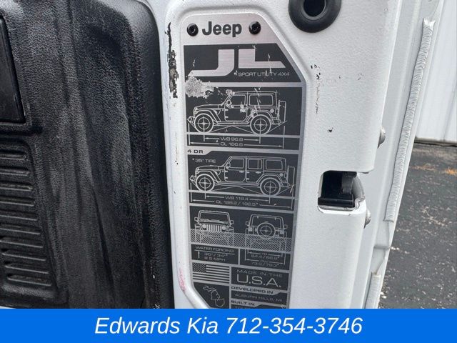 2024 Jeep Wrangler Rubicon 4xe photo 3