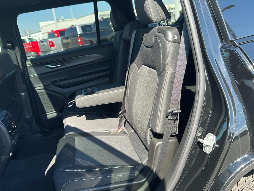 2025 Jeep Grand Cherokee Laredo X photo 18