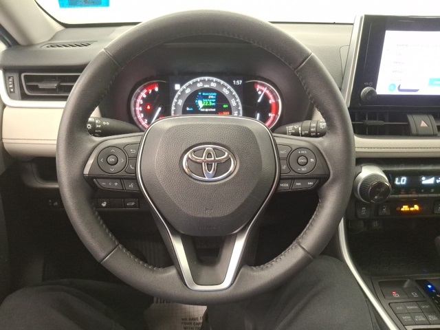 2023 Toyota RAV4 XLE photo 13