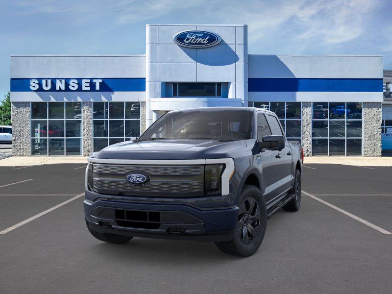 2025 Ford F-150 Lightning Lariat photo 2