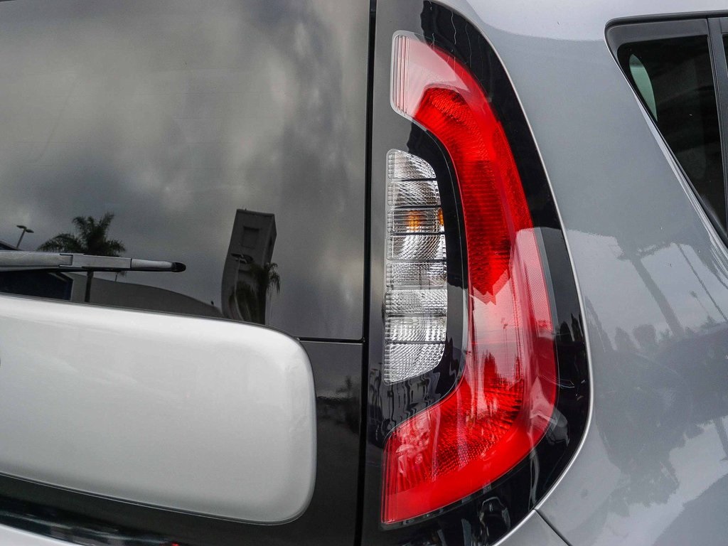 2016 Kia Soul Base photo 3