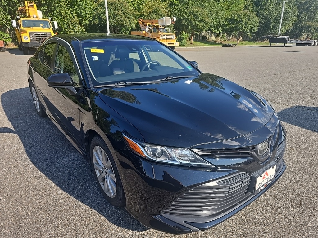 2018 Toyota Camry LE photo 3