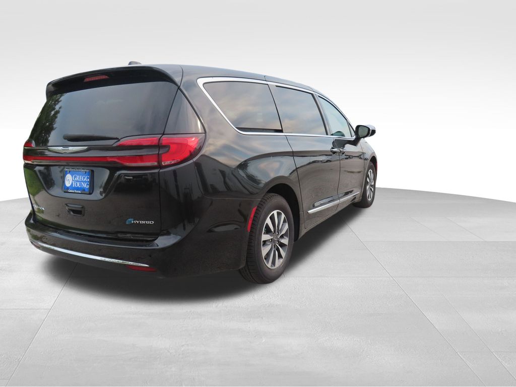 2023 Chrysler Pacifica Hybrid Limited photo 4