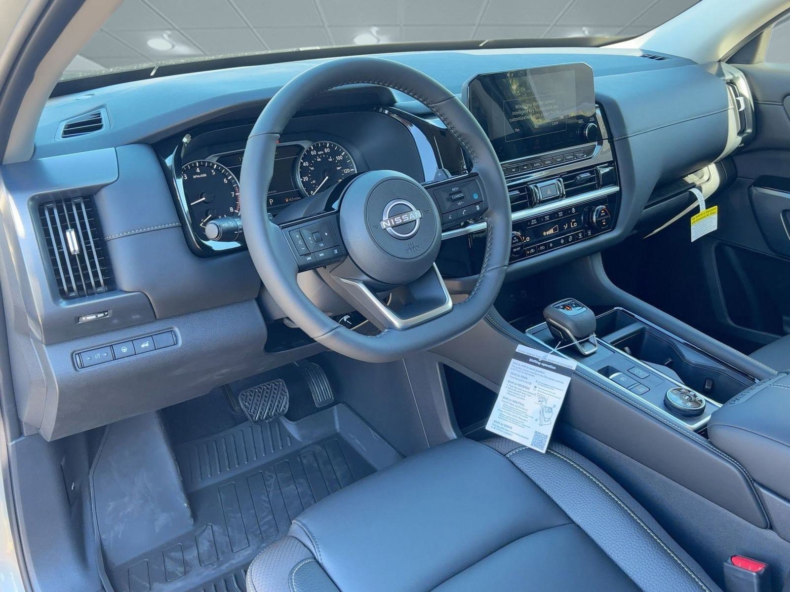 2025 Nissan Pathfinder SL photo 4