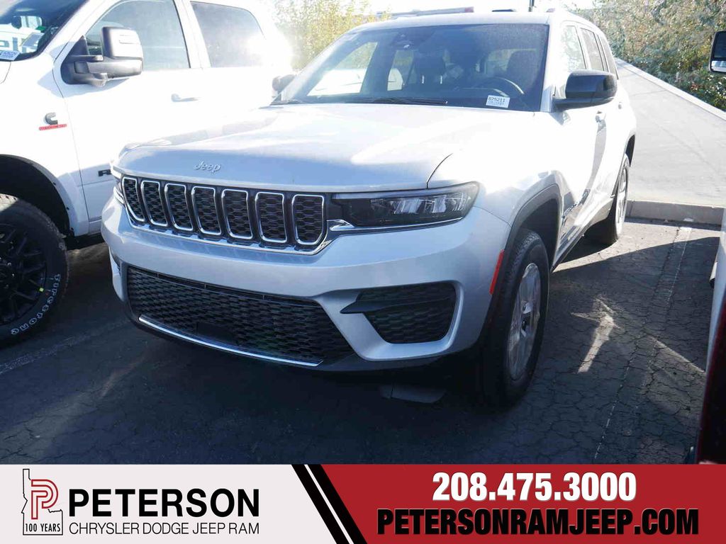 2025 Jeep Grand Cherokee Laredo's photo