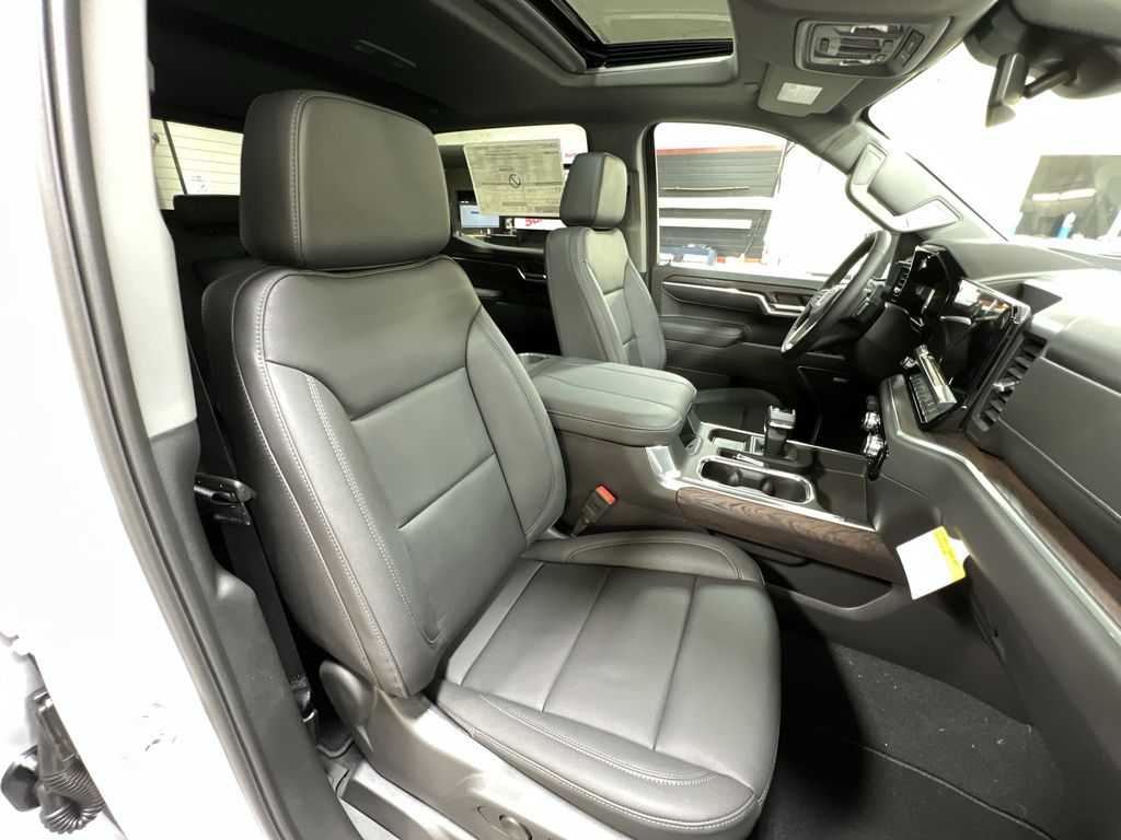 New 2025 White Frost Tricoat GMC SLT image 29