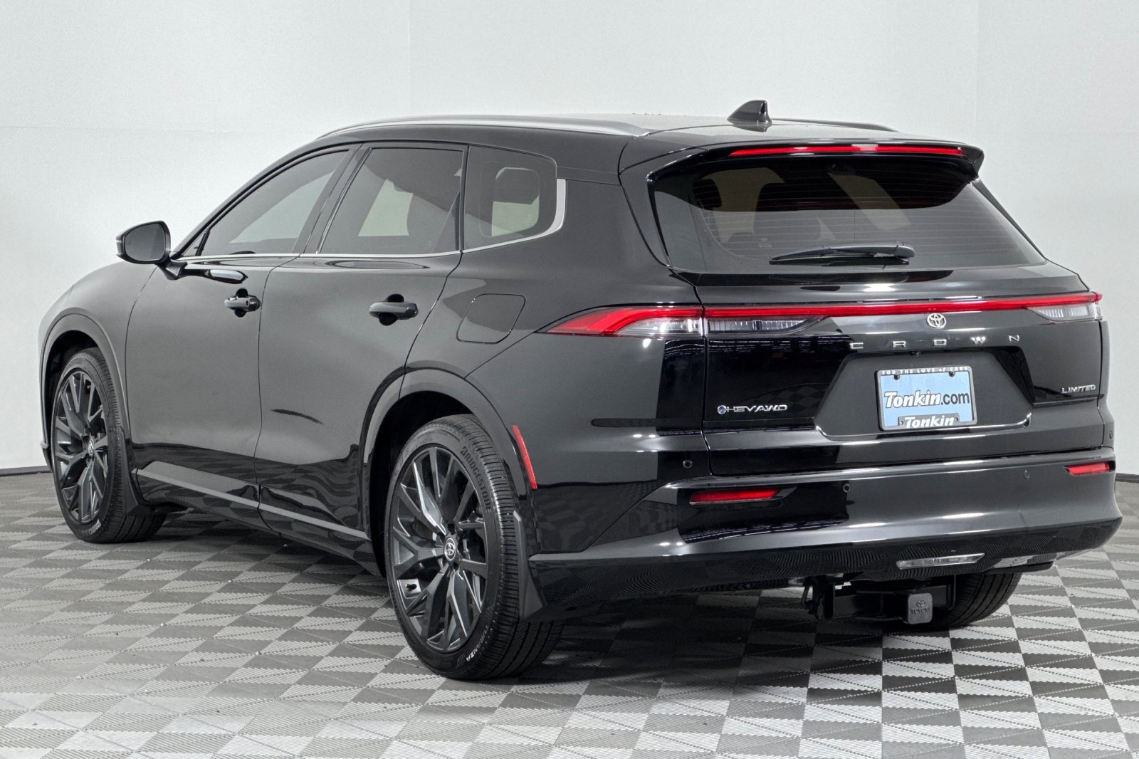 2025 Toyota Crown Signia Limited photo 4