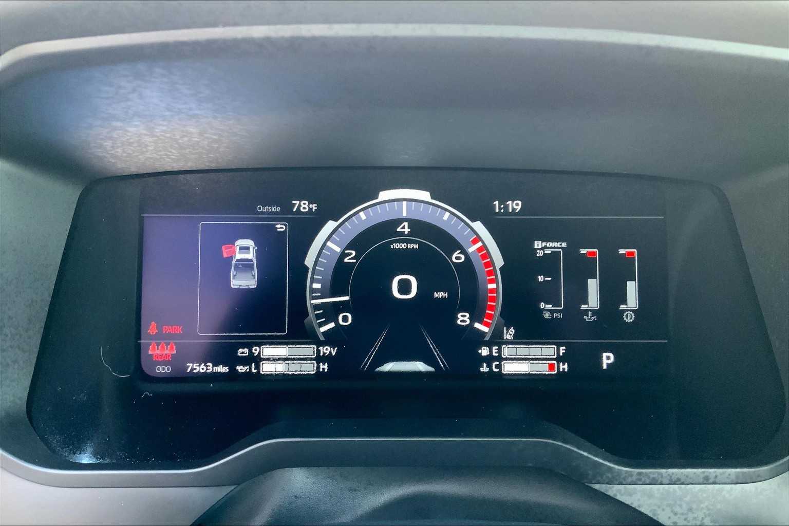 2025 Toyota Tundra Platinum CrewMax photo 24