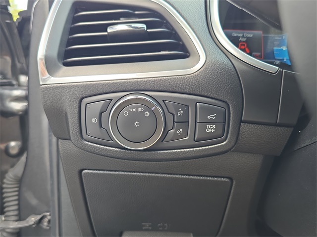 2020 Ford Edge Titanium photo 23