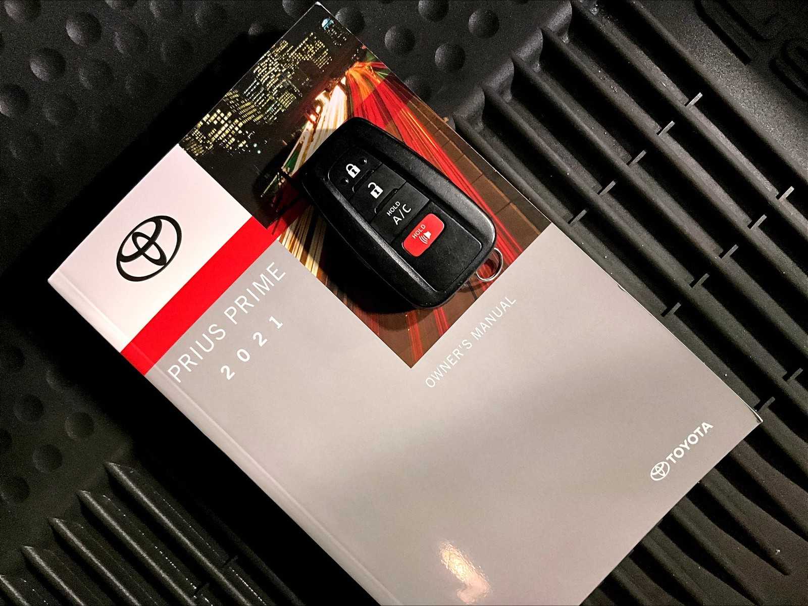 2021 Toyota Prius Prime LE photo 28