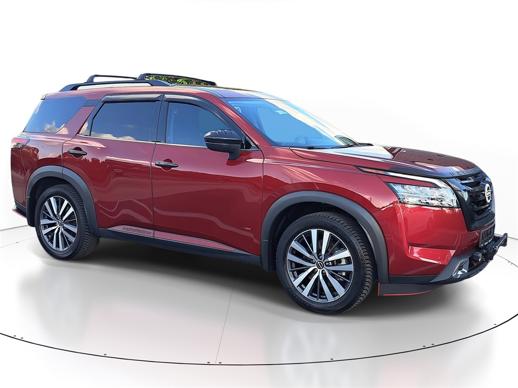 2022 Nissan Pathfinder SV photo 2