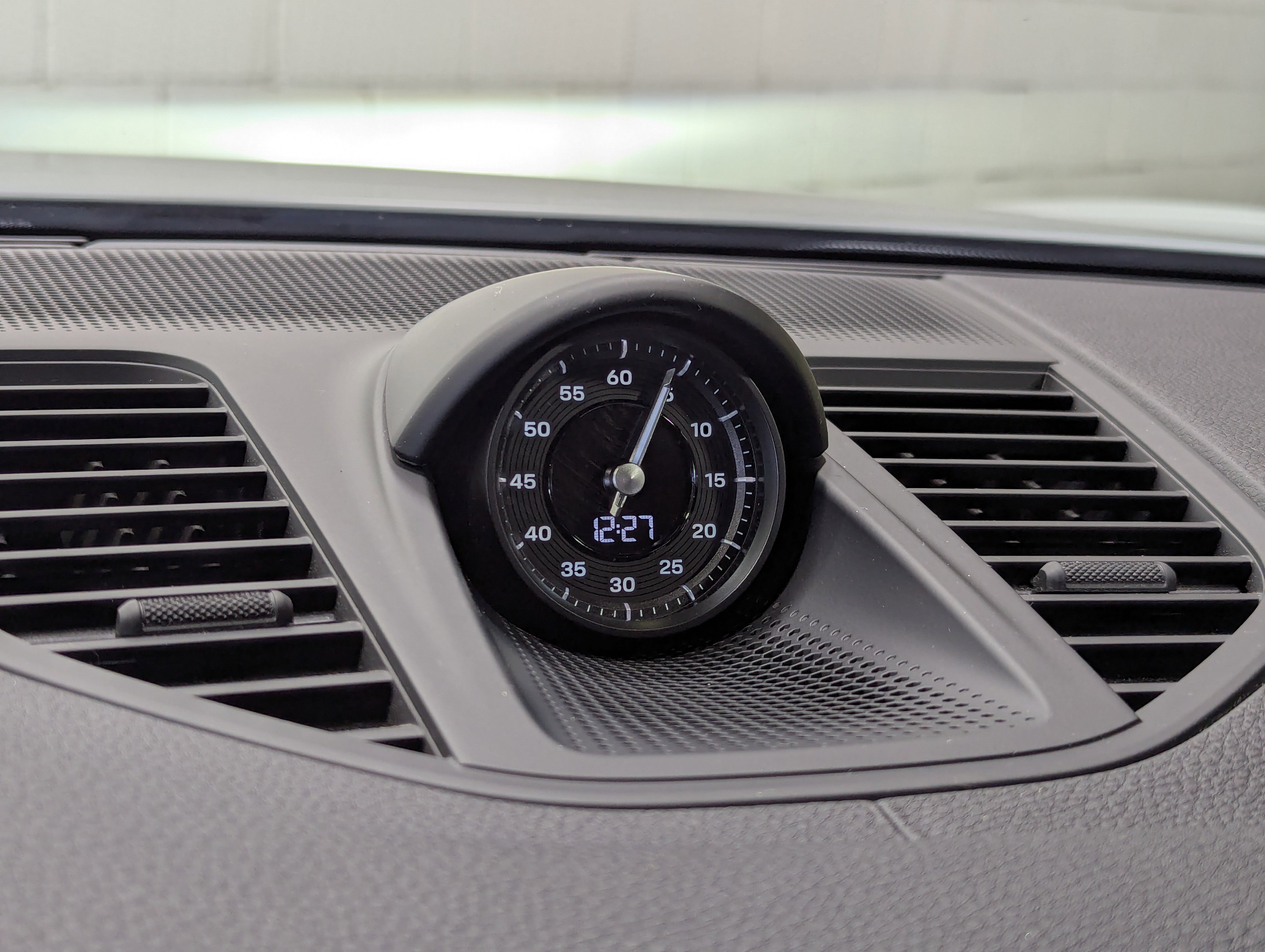 2025 Porsche Panamera 4 photo 2