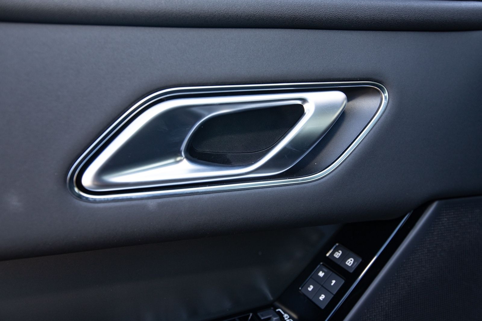2025 Land Rover Range Rover Velar SE photo 21