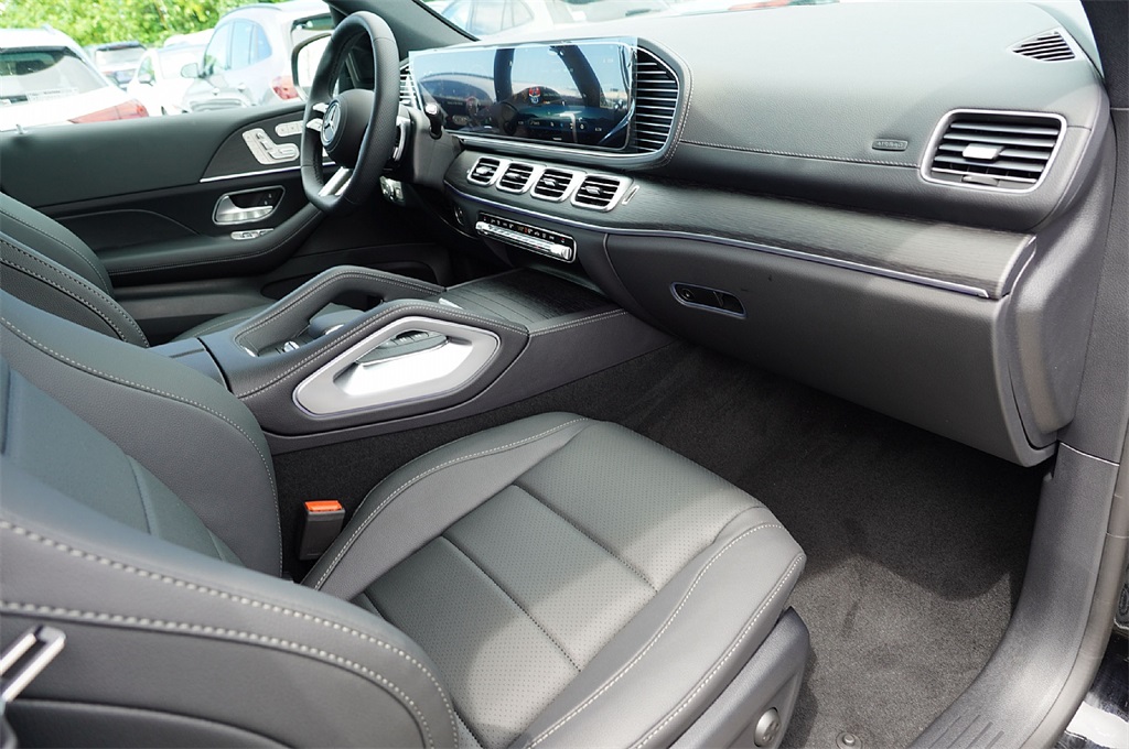 2026 Mercedes Benz GLS 450 4MATIC photo 8