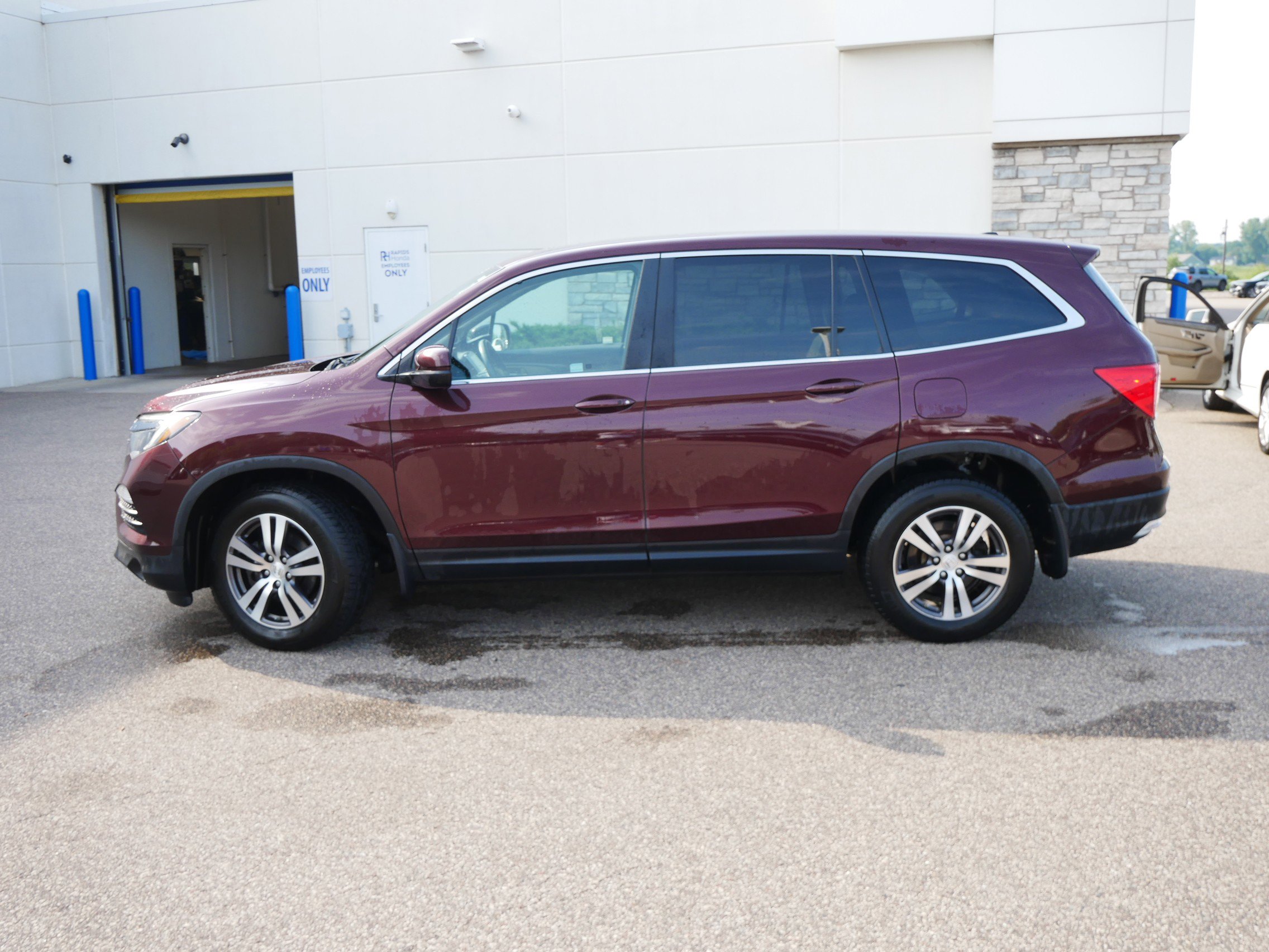 Used 2016 Honda Pilot EX-L with VIN 5FNYF6H53GB119497 for sale in Coon Rapids, Minnesota