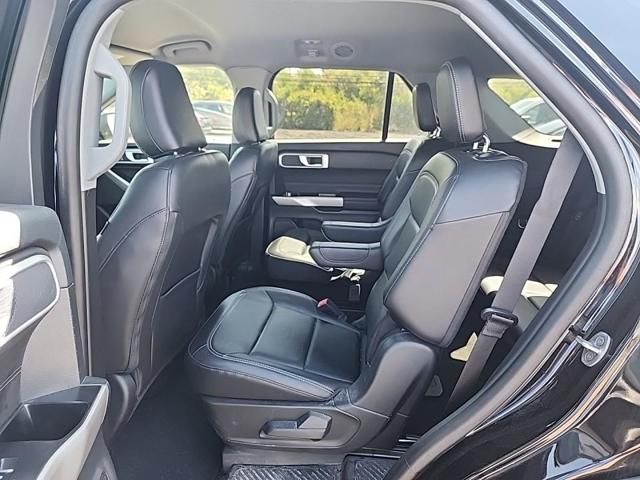 2023 Ford Explorer XLT photo 4