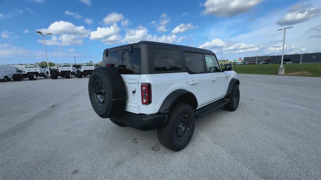 2025 Ford Bronco Outer Banks photo 8