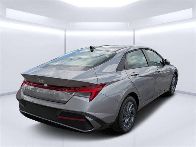 2025 Hyundai Elantra Hybrid Blue photo 3