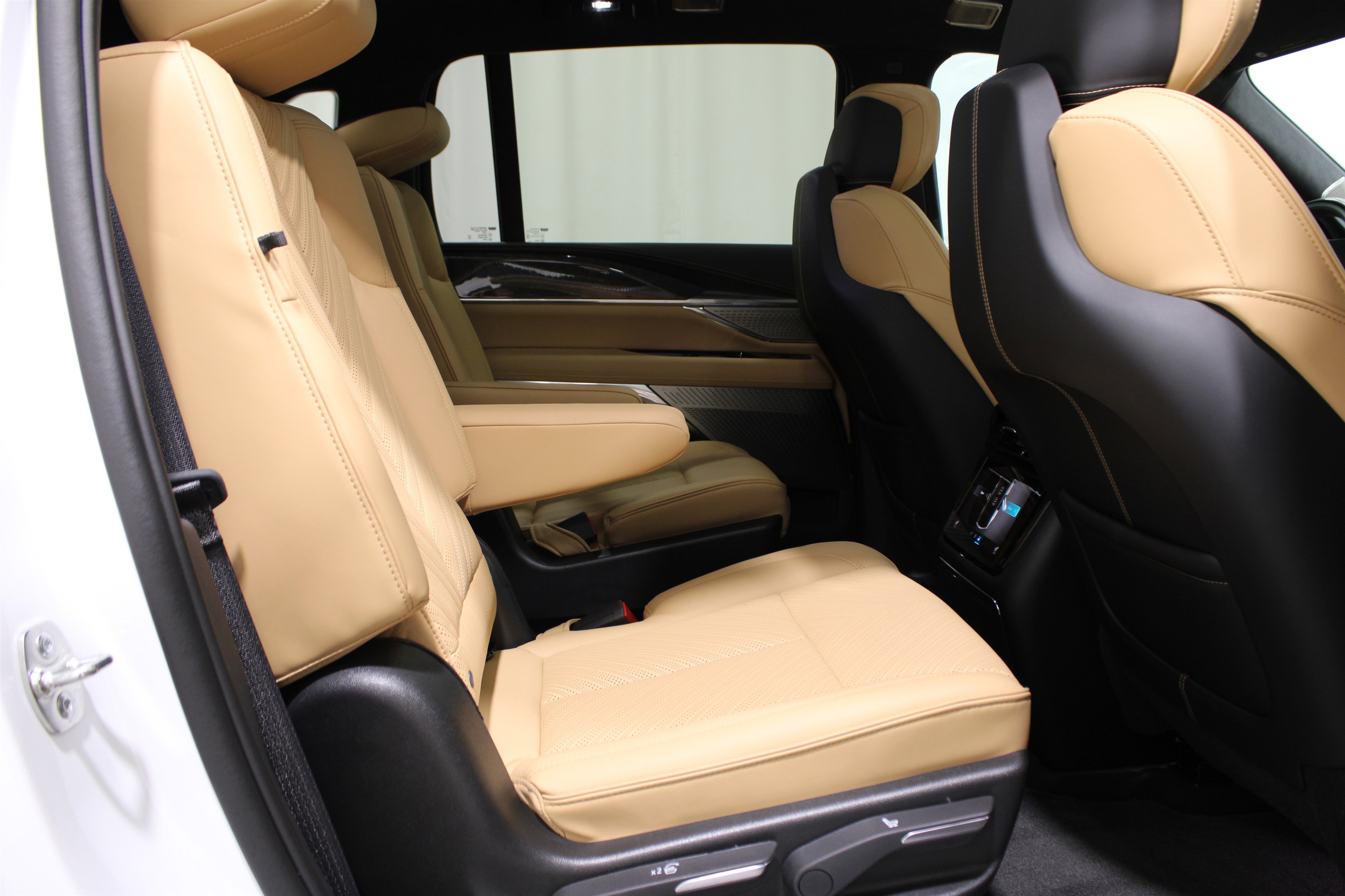 2025 Cadillac Escalade IQ Luxury photo 31
