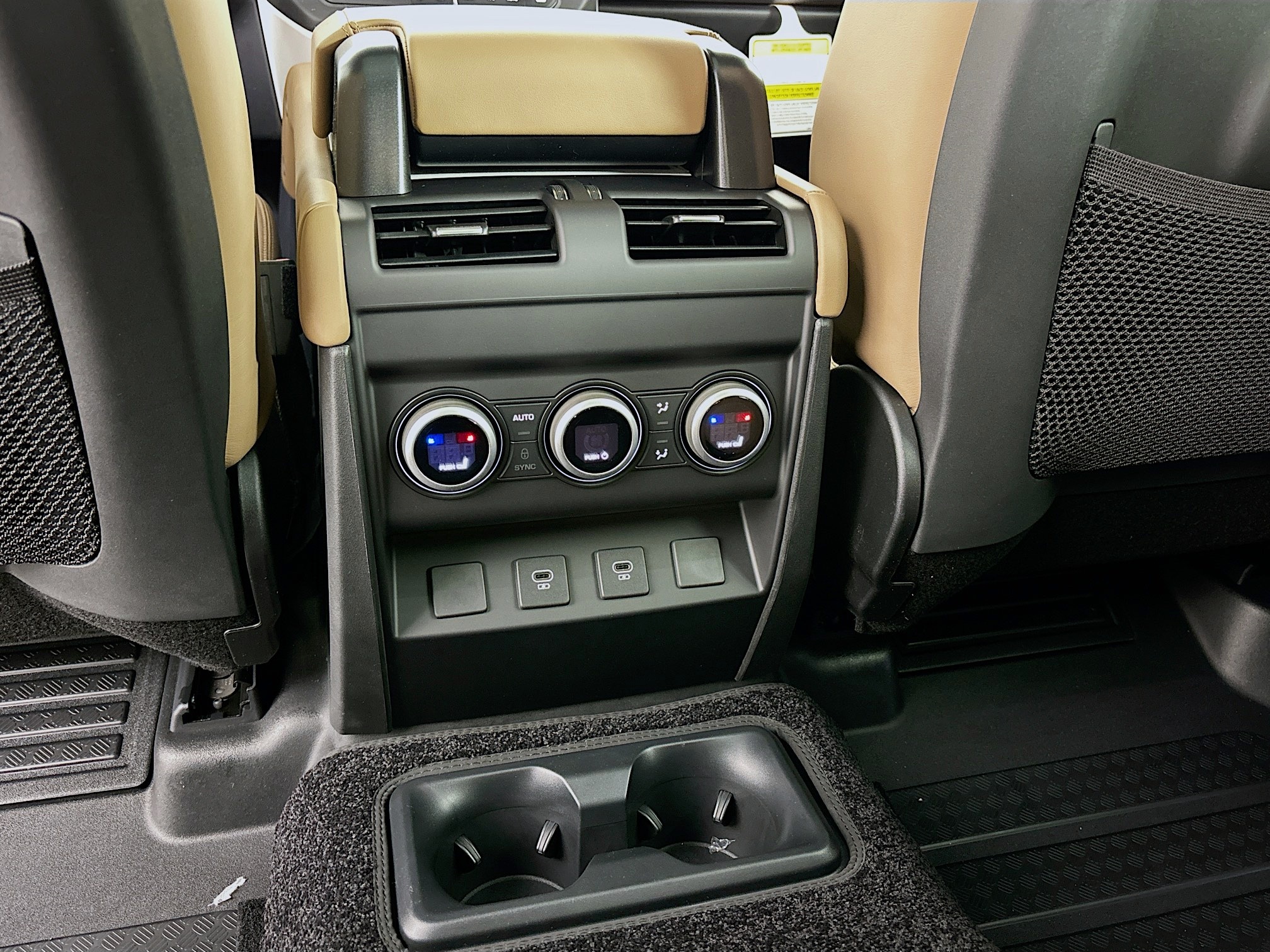 2025 Land Rover Defender 130 X-Dynamic SE photo 27