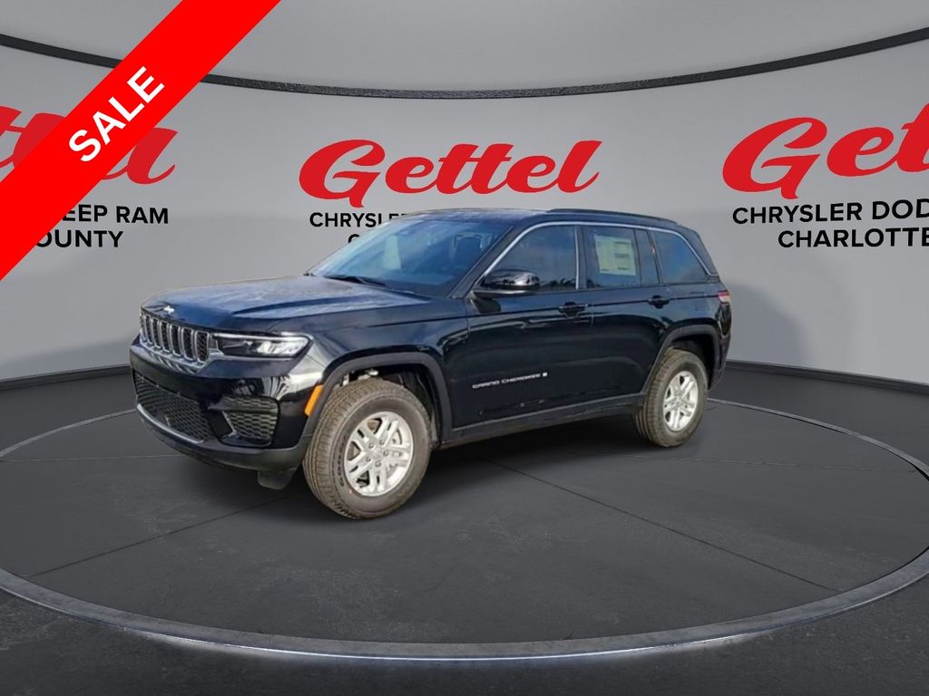 2025 Jeep Grand Cherokee Laredo Altitude photo 5