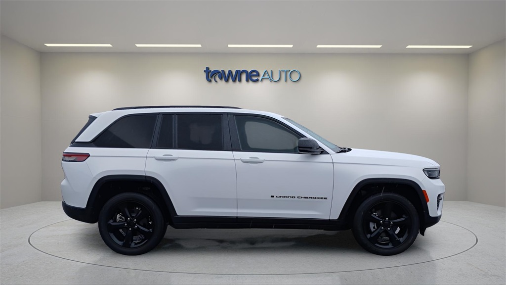 2023 Jeep Grand Cherokee Altitude photo 6