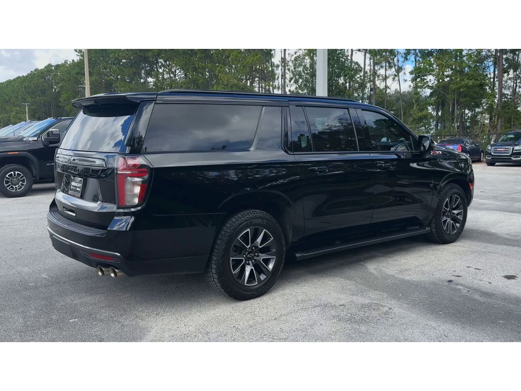 2022 Chevrolet Suburban Z71 photo 8