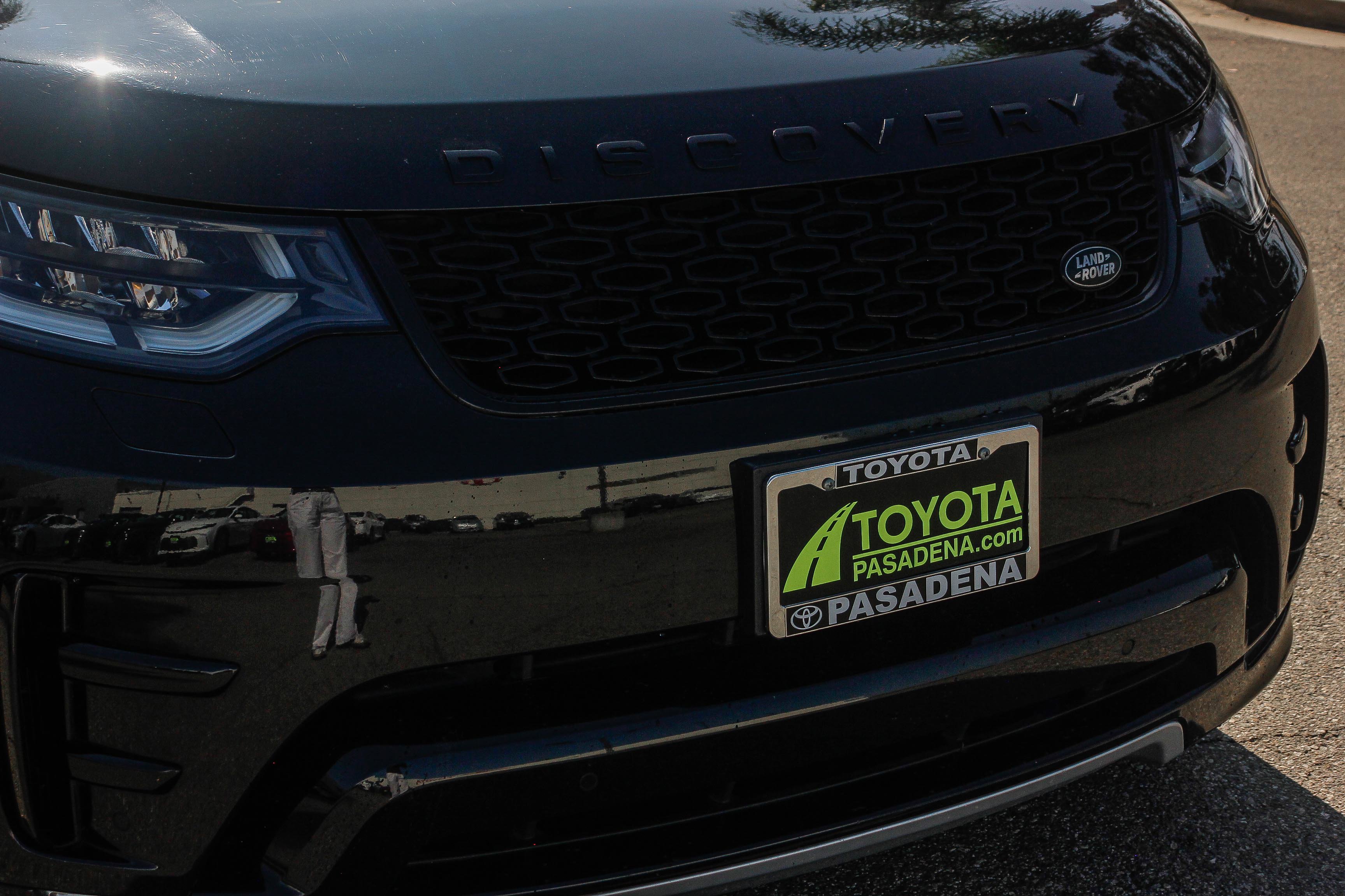 2020 Land Rover Discovery Landmark photo 2