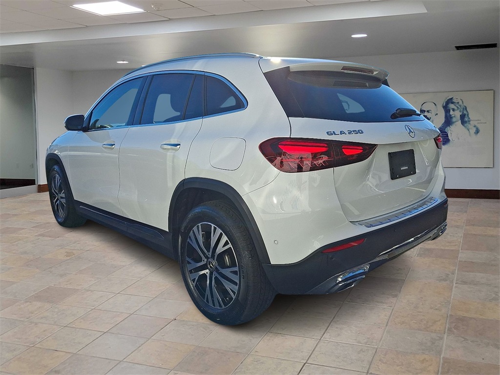 2025 Mercedes Benz GLA 250 4MATIC photo 4