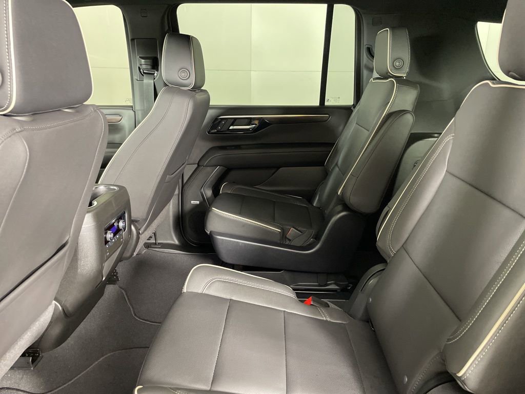 2025 Chevrolet Suburban Premier photo 34